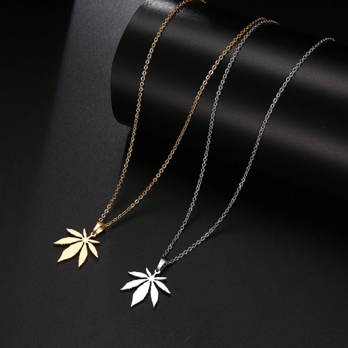Elegant Designed Maple Leaf Chain Pendant - Metal Toned