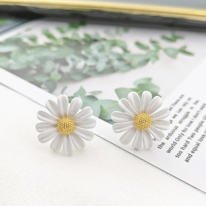 Korean Style Daisy Flower Asymmetrical Stud Earring Set for Women