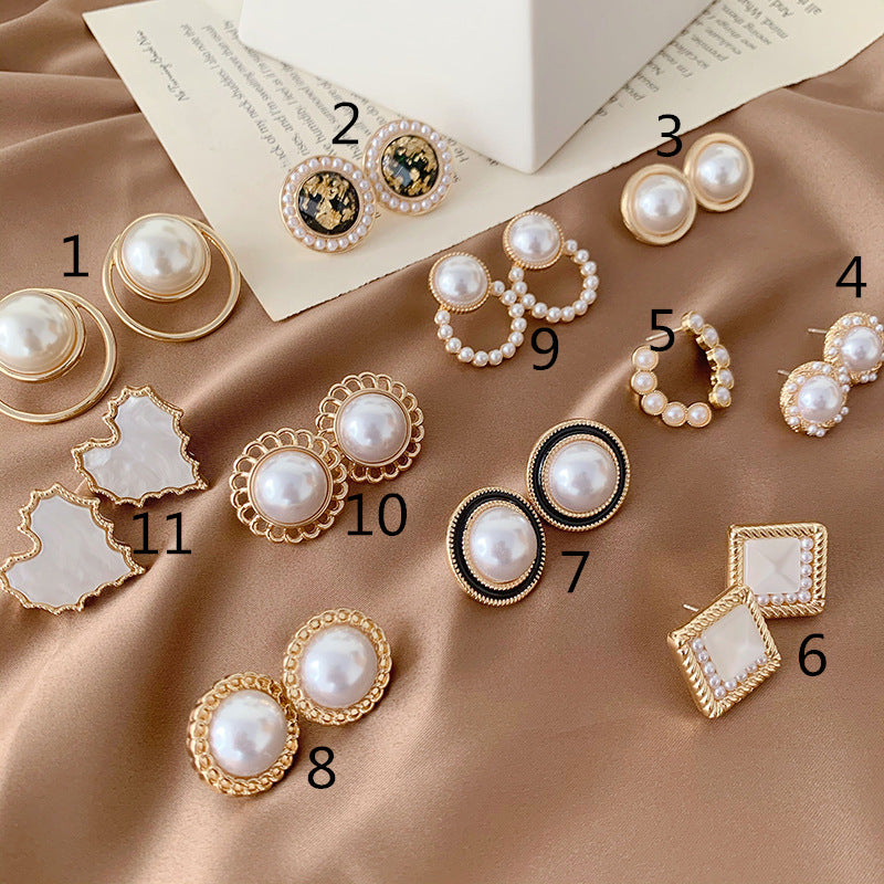 Korean Big Pearl Elegant Design Clip-on Non-Piercing Baroque Earring for Women