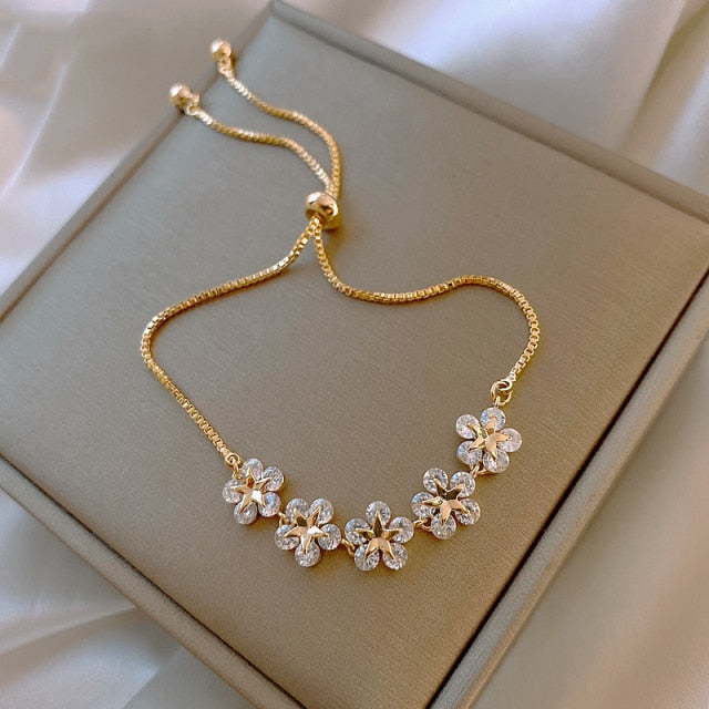 Korean-style Crystal Flower Jewelry Bracelet for Women