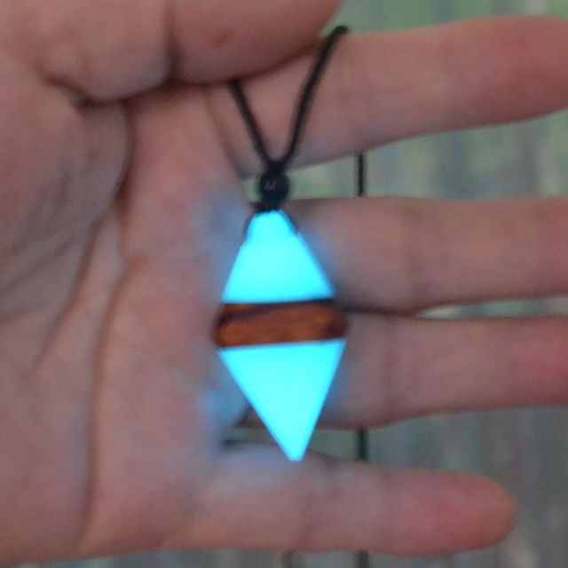 Fashion Arrow Glow-in-the-Dark Wood Resin Combined Pendant Necklace
