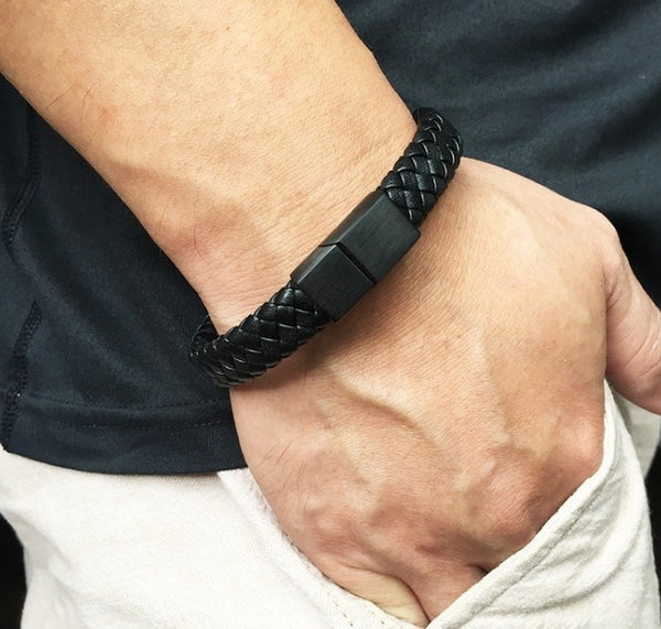 Simple Style Men's Hand-Woven Leather Bracelet Black High-Quality Metal Buckle Men's Wristband.